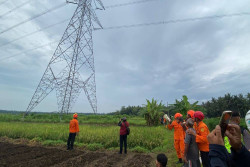 Terlilit Masalah Keluarga, Pria Kulonprogo Nekat Panjat Tower SUTET