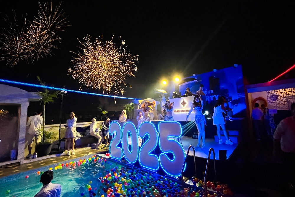 Semarak Malam Tahun Baru 2025 di Jogja, Grand Senyum Hotel Yogyakarta Menggelar New Year Eve Dinner dan Aqua Party