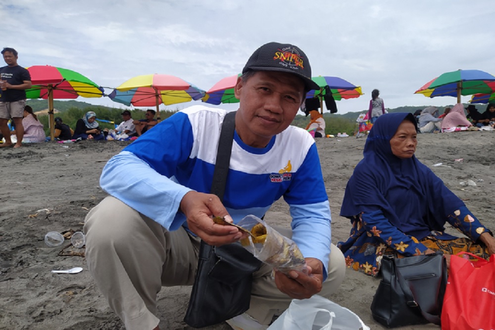 Wisatawan Pantai Parangtritis Keluhkan Minimnya Tempat Sampah