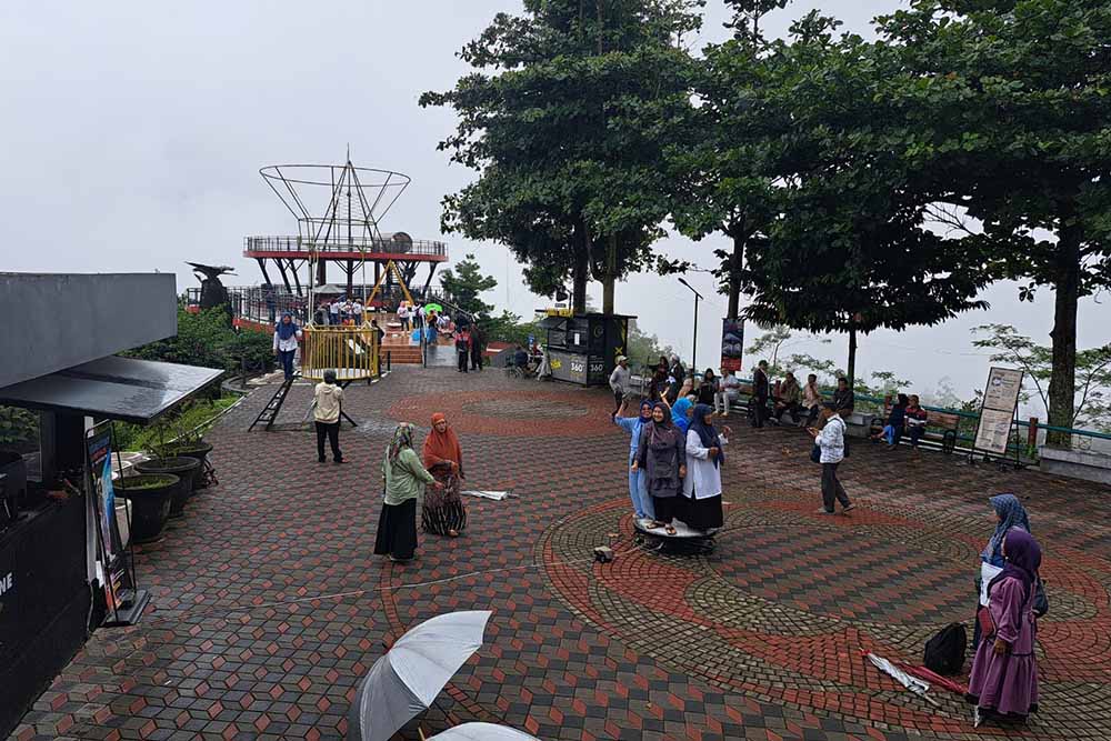 Diselimuti Kabut, Ketep Pass Magelang Tetap Ramai Wisatawan