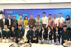 Kemdiktisaintek Apresiasi Kontribusi Huawei National ICT Competition Menciptakan Talenta Digital Indonesia