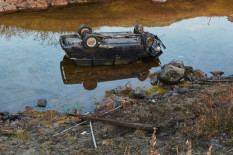 Ditinggal Pemiliknya BAB, Daihatsu Taft Nyemplung di Sungai di Srimulyo