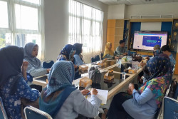 Dosen UAD Gelar Pengabdian Masyarakat  Lewat Peningkatan Kompetensi Bidang Kimia di SMA Muhammadiyah 1 Sleman