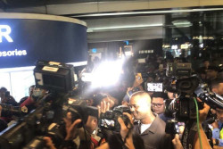 Kluivert Tiba di Bandara, Disambut Antusiasme Suporter