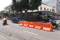 Baru Sebulan Dipasang, Water Barier di Jalan Mangkuyudan Jogja Dua Kali Ditabrak Pengguna Jalan