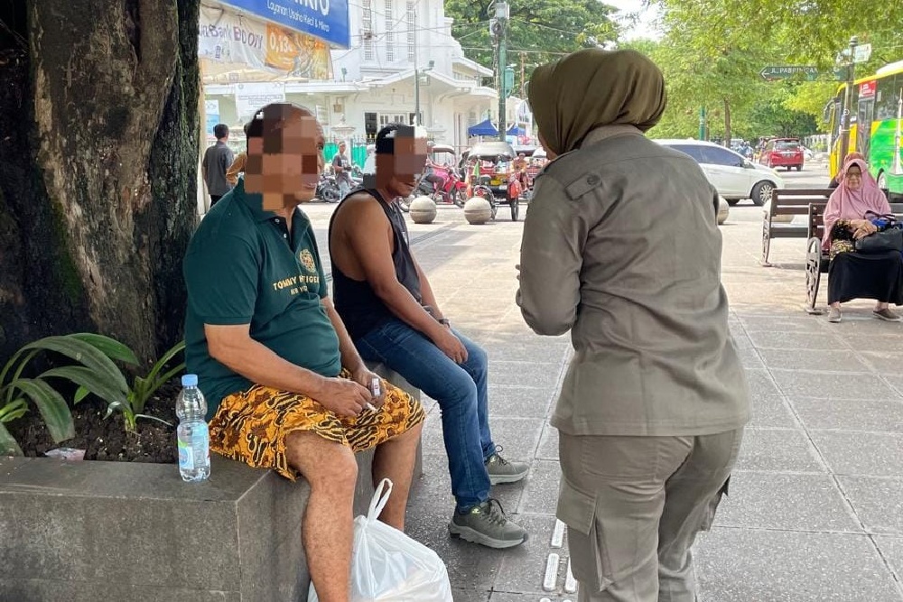 Satpol PP Temukan Masih Banyak Perokok di Kawasan Malioboro Meski Diancam Sanksi Denda Rp7,5 Juta