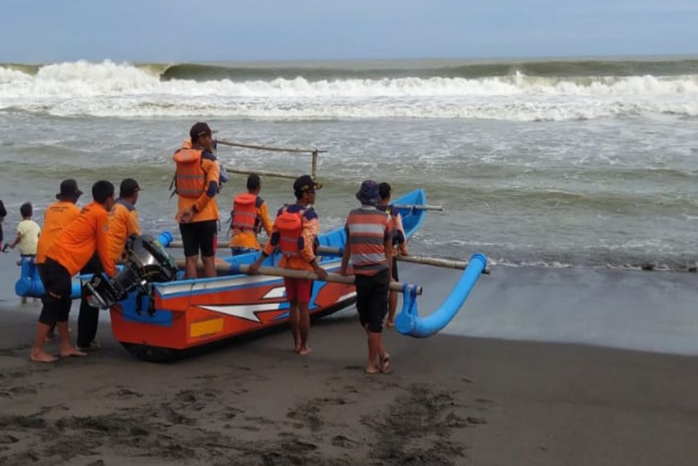 Terseret Ombak Parangtritis, Tiga Wisatawan Asal Kabupaten Semarang Diselamatkan Tim SAR