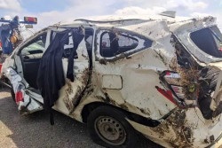 Mobil Oleng lalu Terguling di Parit Tol Ngawi-Solo karena Pecah Ban, 2 Penumpang Meninggal