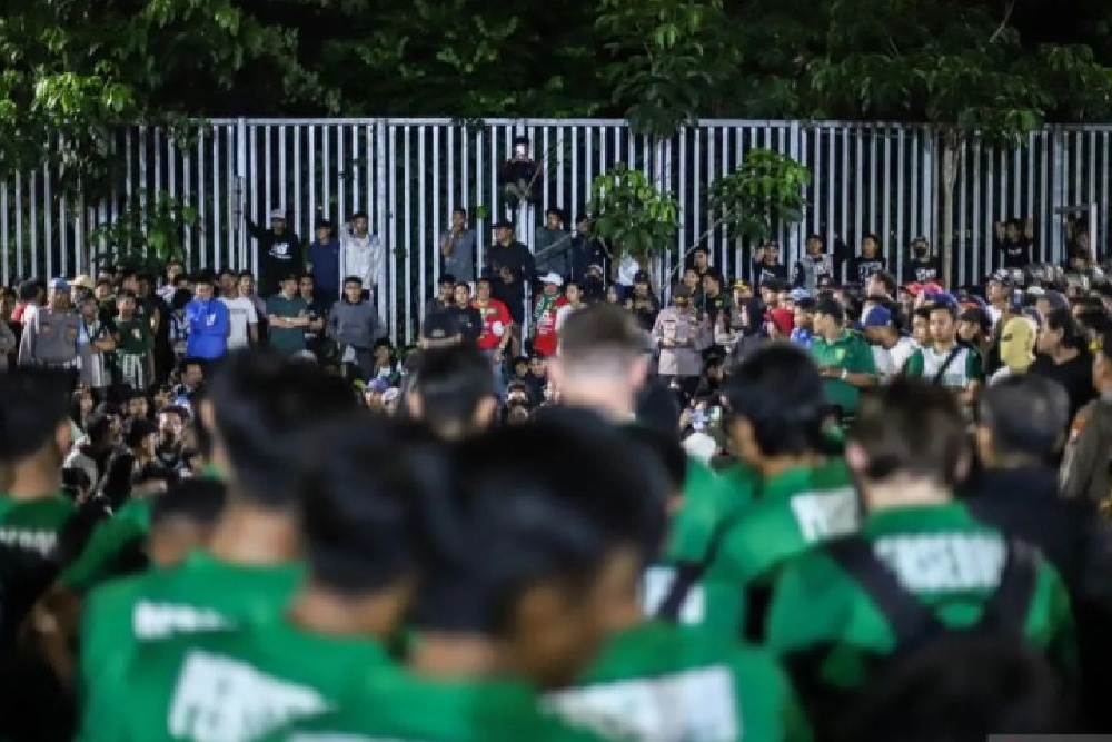 Peroleh Hasil Buruk dalam 5 Laga Terakhir, Pelatih Persebaya Surabaya Minta Maaf Kepada Suporter