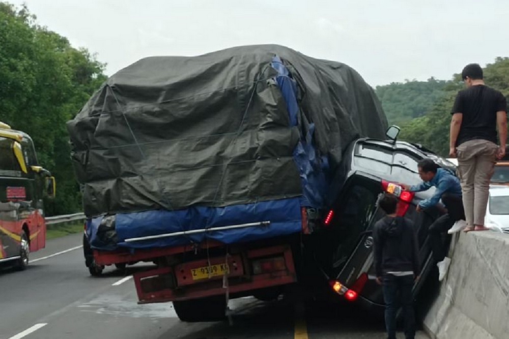 Aptrindo Jateng DIY Minta Pengemudi Truk Diminta Kurangi Kecepatan di Jalan Tol Berlubang