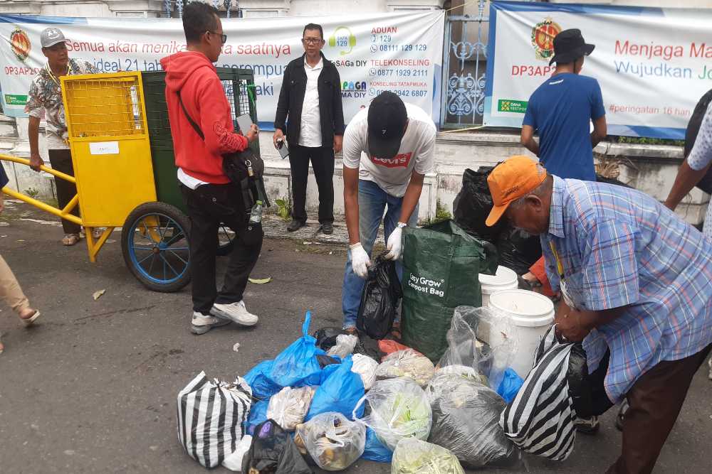 Bisa Jadi Solusi! 9 Gerobak Transporter Siap Angkut Sampah Terpilah Warga Gunungketur