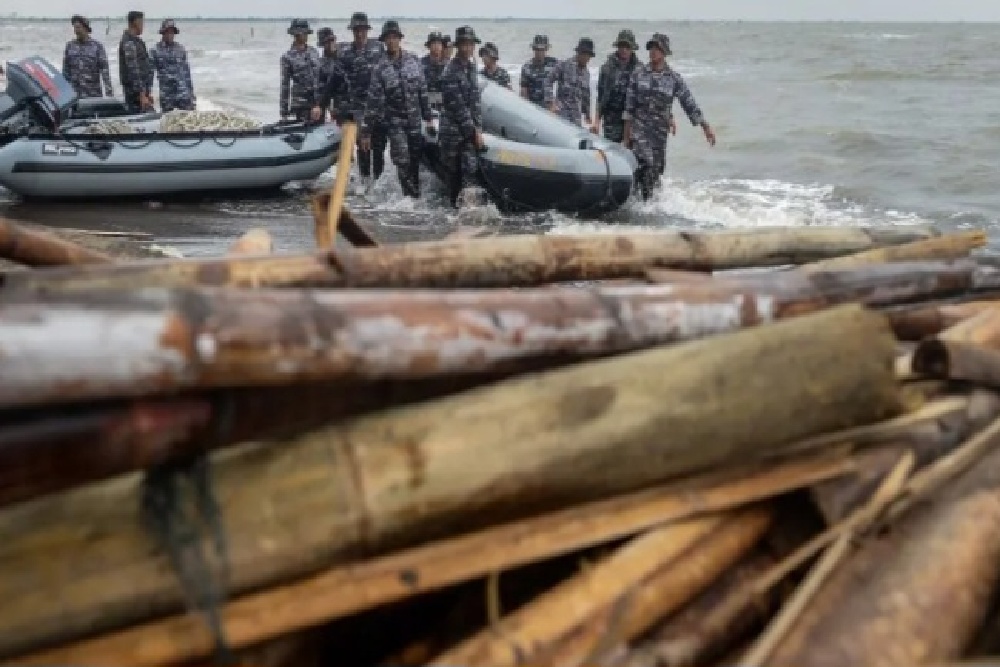 Tujuh Personel TNI AL Alami Kecelakaan Saat Operasi Pembongkaran Pagar Laut, Tersengat Ikan Pari hingga Terkena Kail Pancing