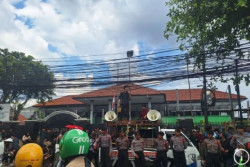 Demo Menuntut Keadilan Terkait Hasto Kristiyanto Digelar di Depan PN Jakarta Selatan