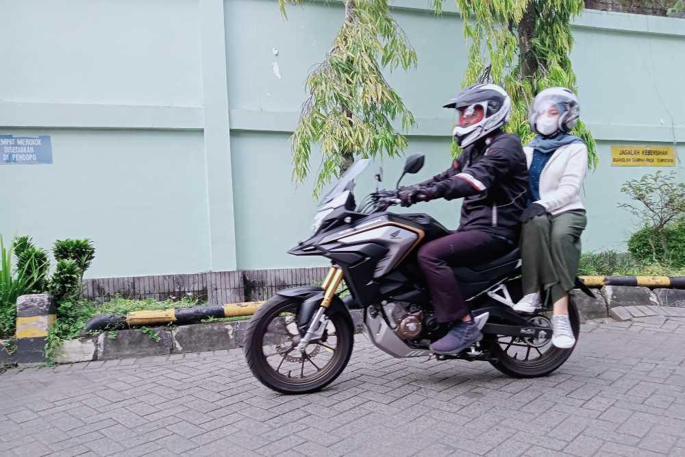 Tips Ala Honda Istimewa: Tips #Cari_Aman Bonceng Menyamping