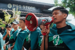 Berangkat ke Blitar untuk Melawan Arema FC, Skuat PSS Sleman Diantar Suporter