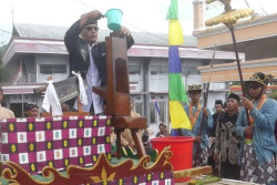 Srobong Gobang, Tradisi Pencucian Alat Perajang Tembakau di Lereng Sumbing Temanggung