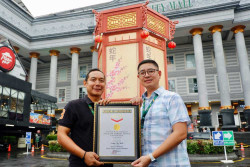 Jogja City Mall Raih Rekor MURI sebagai Pemrakarsa Lentera Terbesar