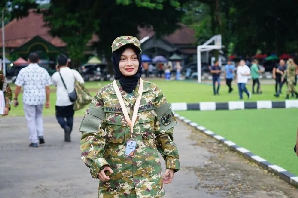 Gaya Wali Kota Kediri Vinanda Prameswati saat Mengikuti Retret Kepala Daerah