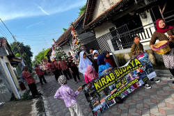 Warga RW 02 Rejowinangun Sambut Ramadan dengan Kirab Budaya