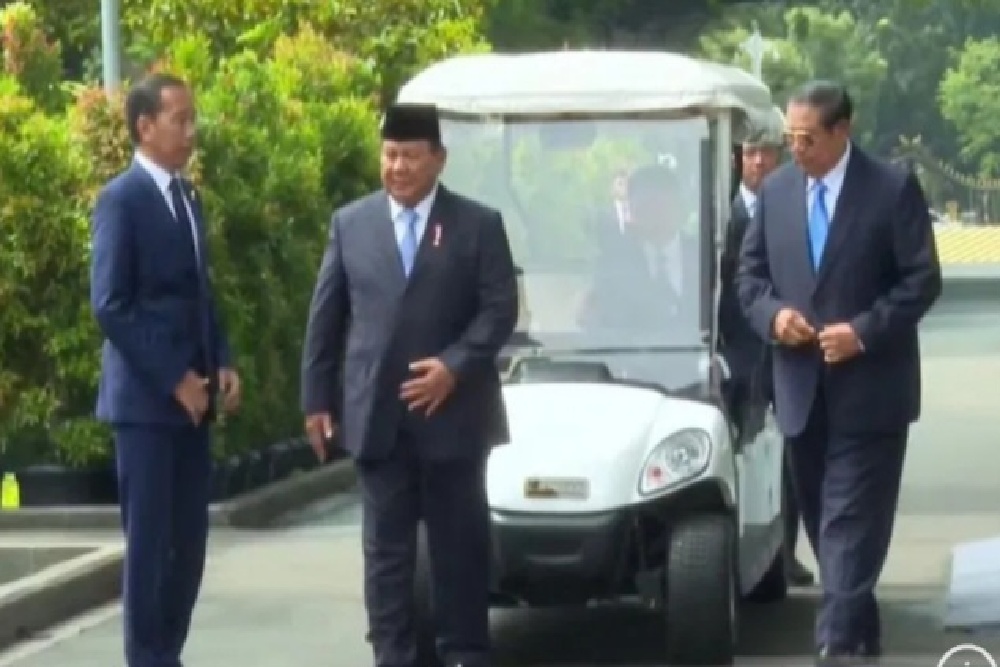 Jokowi dan SBY Menaiki Satu Mobil Buggy Bersama Prabowo di Sela Peluncuran Danantara