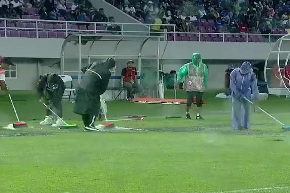 Stadion Manahan Tergenang Air karena Hujan Deras, Final Liga 2 PSIM Jogja Vs Bhayangkara FC Terhenti