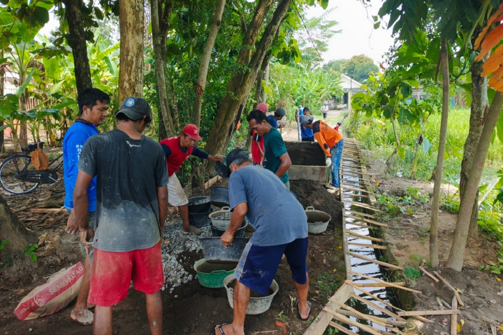 Program Padat Karya, Pembangunan Jalan Cor Blok di Dusun Paten Pundong Mudahkan Distribusi Hasil Pertanian