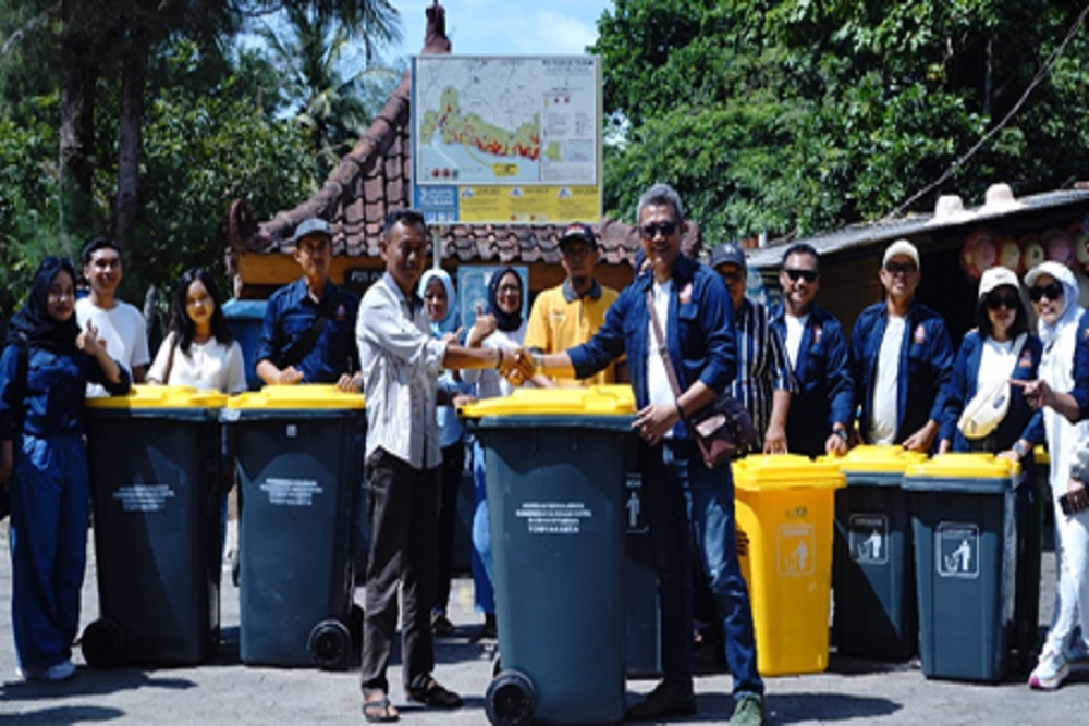 AMSIH HHRMA Dukung Program Wisata Bersih dengan Sumbangkan 20 Tong Sampah