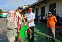 Pemkot Luncurkan Gerakan Serentak Bersih-Bersih Sekolah