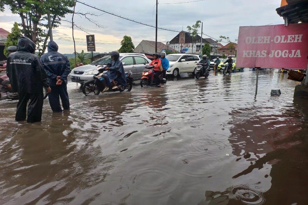 Banjir Kembali Terjadi di Jalan Raya Jogja-Solo