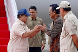 Presiden Prabowo Subianto Tiba di Bandara Adisutjipto Disambut Sultan HB X, Langsung ke Magelang