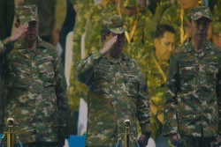 Presiden Prabowo, SBY dan Jokowi Diguyur Hujan Saat Ikuti Parade Senja di Akmil Magelang