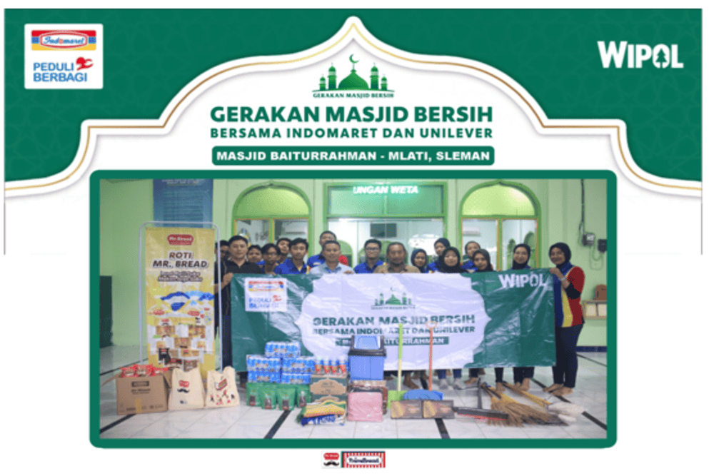 Indomaret dan Unilever Indonesia Lakukan Bersih-Bersih Masjid