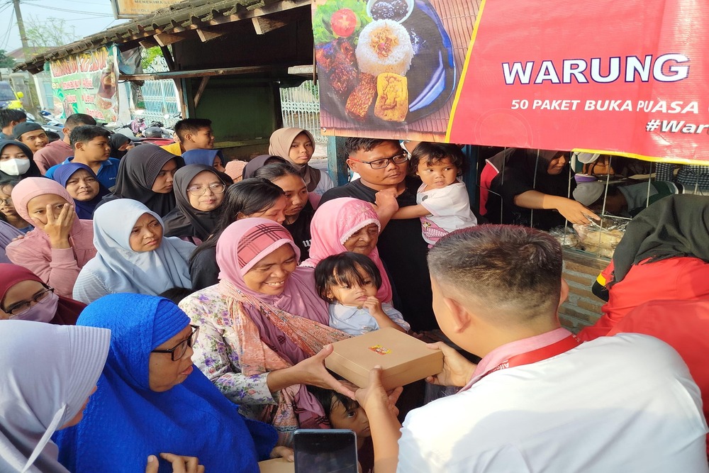 54.000 Paket Berbuka di 36 Kota! Warteg Gratis Alfamart dan WINGS Group Siap Temani Kaum Duafa di Ramadan 2025