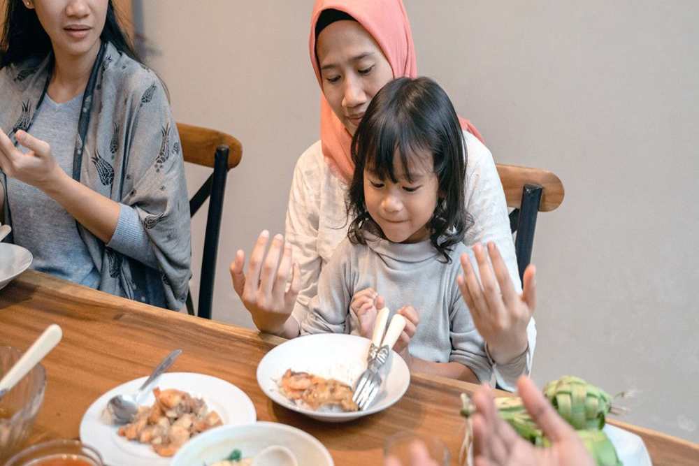 Begini Cara Mengajarkan Anak Puasa Ramadan Sejak Dini, Jangan Dipaksa