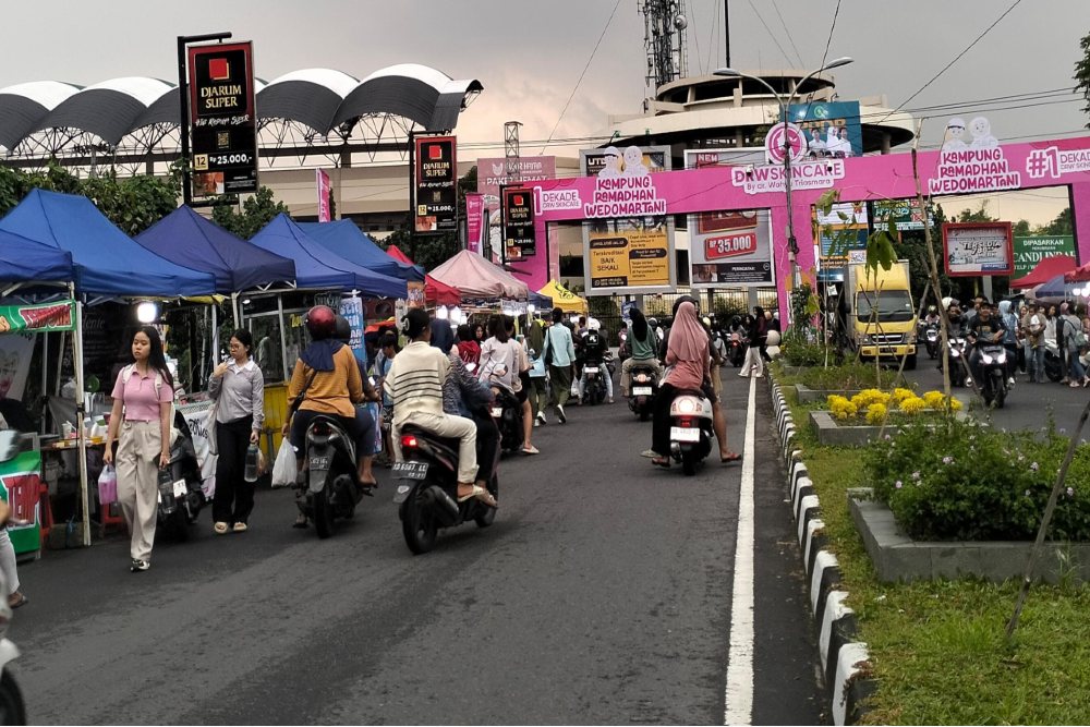 Ramai Pengunjung, Ratusan UMKM Berjualan di Kampung Ramadan Wedomartani