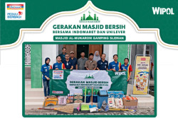 Indomaret & Unilever Indonesia Lakukan Bersih-bersih Masjid dalam Rangkaian Gerakan Masjid Bersih 2025