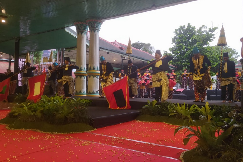 Mangayubagya Tingalan Jumenengan Dalem: Menelusuri Jejak Busana Abdi Dalem Kraton Jogja dalam Pameran Hamong Nagari