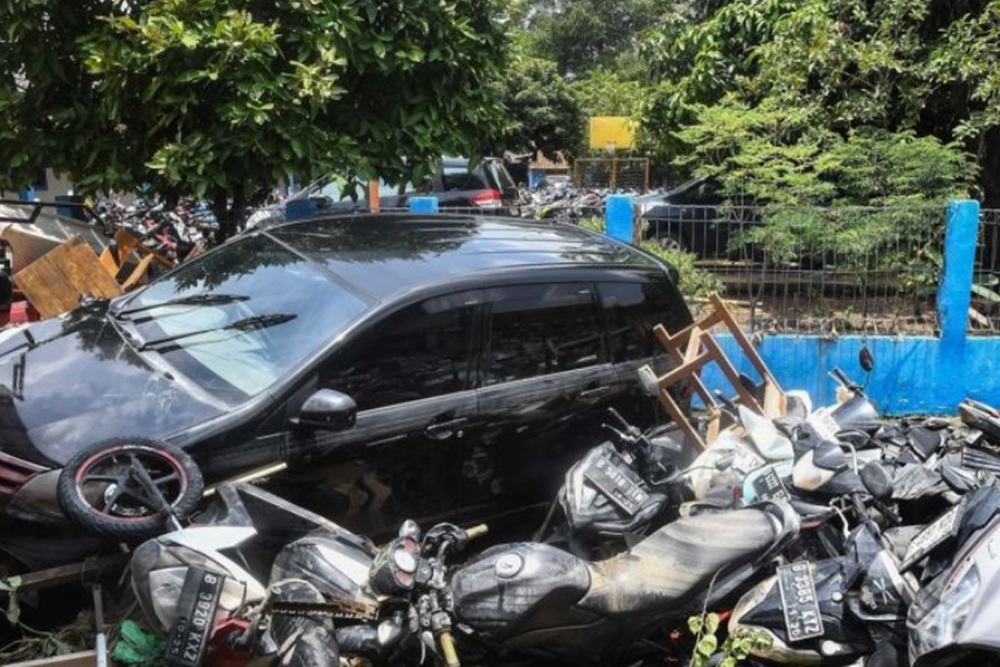 Mengenal Water Hammer, Kondisi Fatal Saat Motor dan Mobil Dipaksa Menerjang Banjir