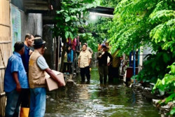 Tinjau Lokasi Banjir Bekasi, Presiden Prabowo Telepon Pejabat Terkait untuk Merenovasi Fasilitas Publik