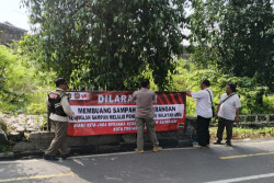 Kemantren Wirobrajan Jogja Pasang Spanduk Larangan Buang Sampah Sembarangan