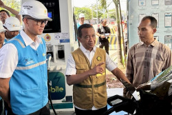 Kunjungi SPKLU di Banten, Menteri ESDM Apresiasi Kesiapan PLN Sambut Mudik Lebaran 2025