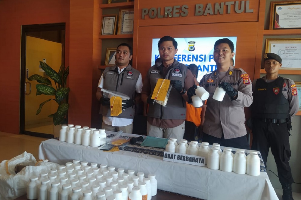 Polres Bantul Tangkap Tiga Orang Tersangka Pengedar dan Pembeli Obat Terlarang