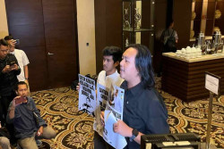 Minta Penjelasan, Koalisi Masyarakat Sipil Datangi Hotel Fairmont Lokasi Rapat Tertutup Pembahasan RUU TNI