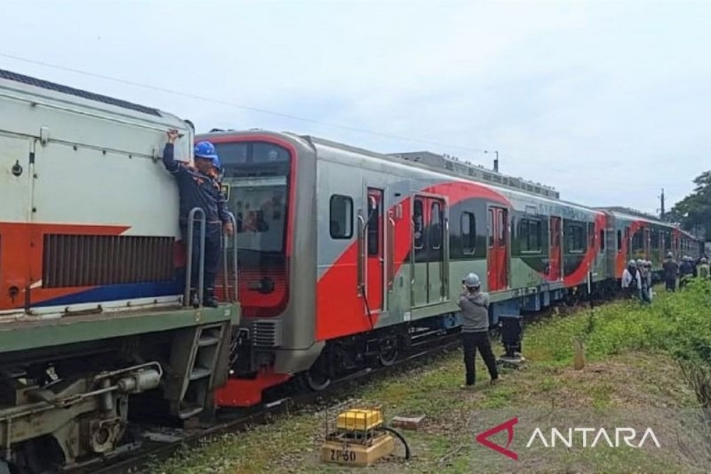 INKA Uji Coba KRL di Jalur Solo