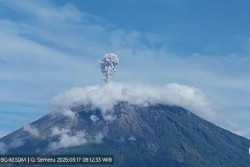 Gunung Semeru 6 Kali Erupsi Sejak Pagi Tadi, Tinggi Letusan Mencapai 1.000 Meter