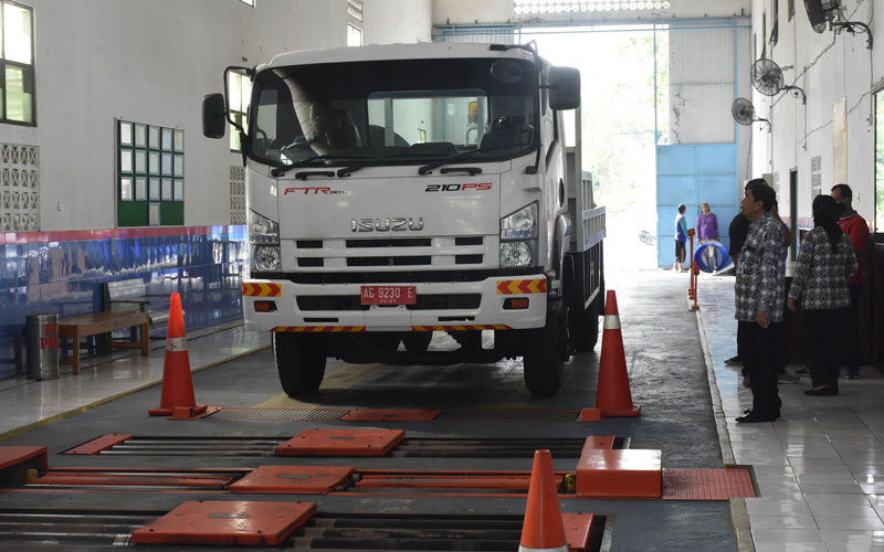 Bupati Harda Kiswaya Minta Kendaraan Masuk Sleman Bisa Ikut Uji KIR