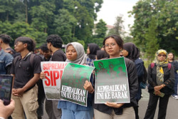 Civitas Akademika UGM Gelar Aksi Tolak Revisi UU TNI, Ini Lima Tuntutannya