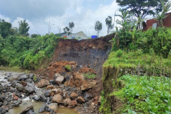 Longsor di Temanggung Mengancam Jalan Nasional