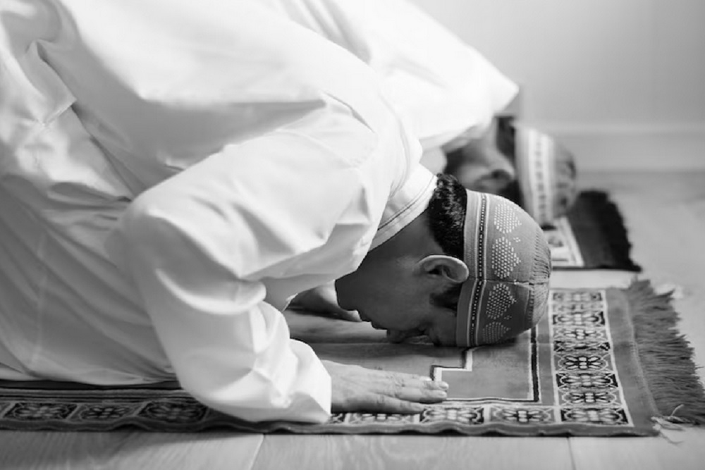 Sholat Malam Lailatul Qadar: Bacaan Niat dan Tata Caranya