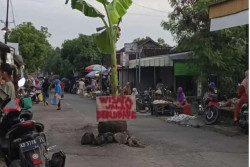 Akibat Truk Pengangkut Tanah Uruk Proyek Tol Jogja-Solo, Jalur Wedi Klaten Menuju Tanjakan Clongop Gunungkidul Rusak Parah